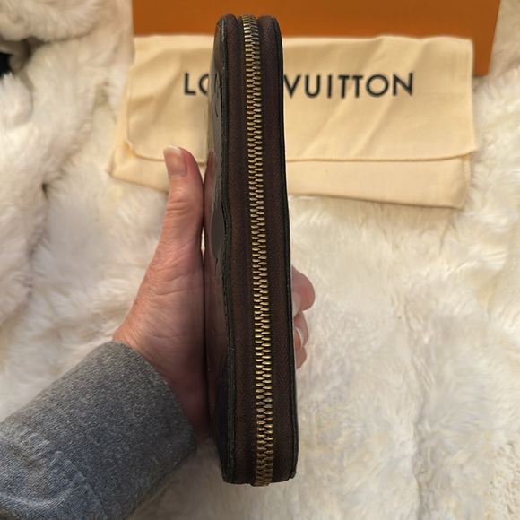 LOUIS VUITTON Amarante Authentic Zippy Patent leather  Wallet only no box /dusty - Picture 3 of 10